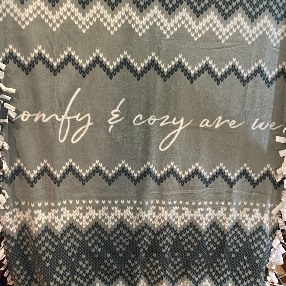 HANDMADE BLANKET -- Reversible Sofa Blanket, Green w/Saying, White W/Snowflakes - Picture 2 of 8